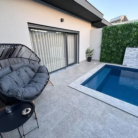 Moradia Com Piscina Em Quinta Do Conde, Sesimbra * Quinta do Conde